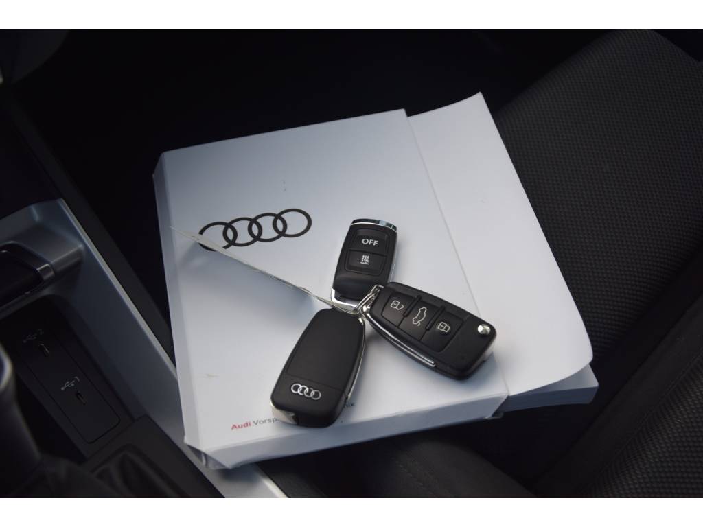 Audi Q3 35TFSI Advanced Sportstoelen/Navi/Trekhaak/Standka