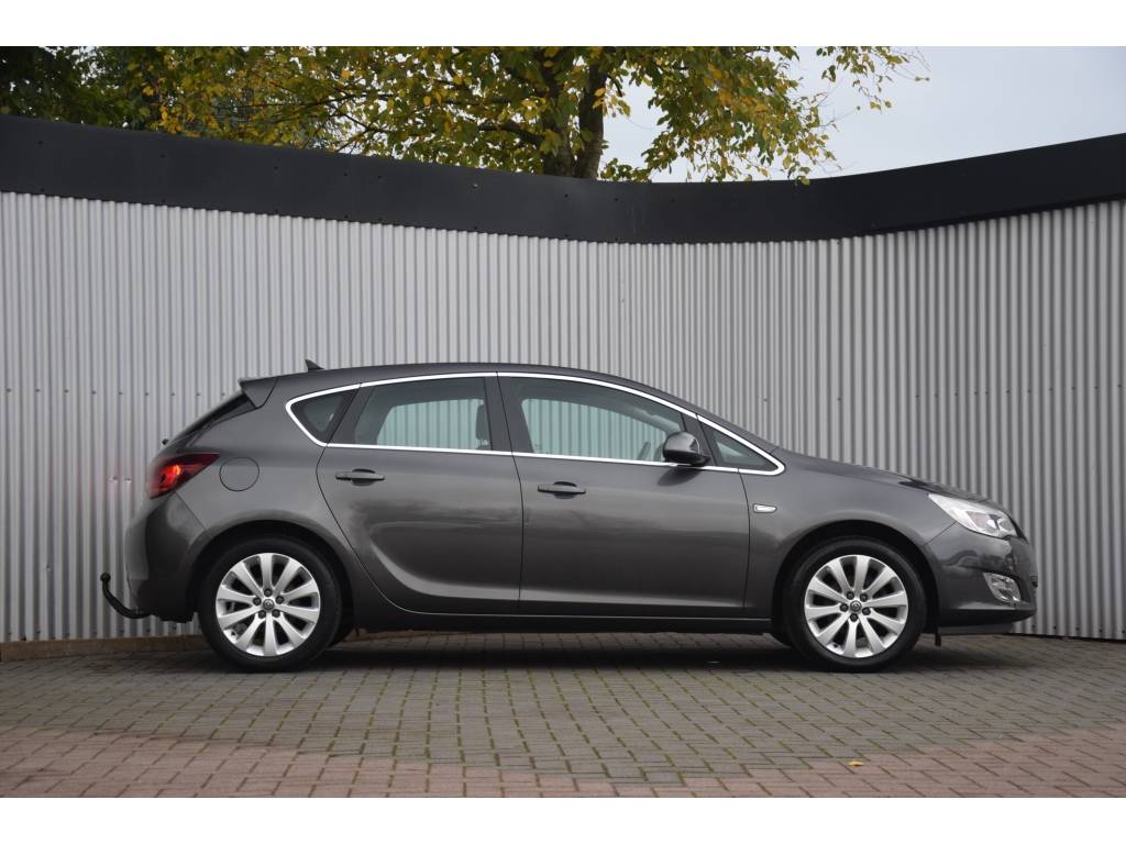 Opel Astra 1.4 Turbo Cosmo Trekhaak/Navi/PDC/Clima/Bluetooth