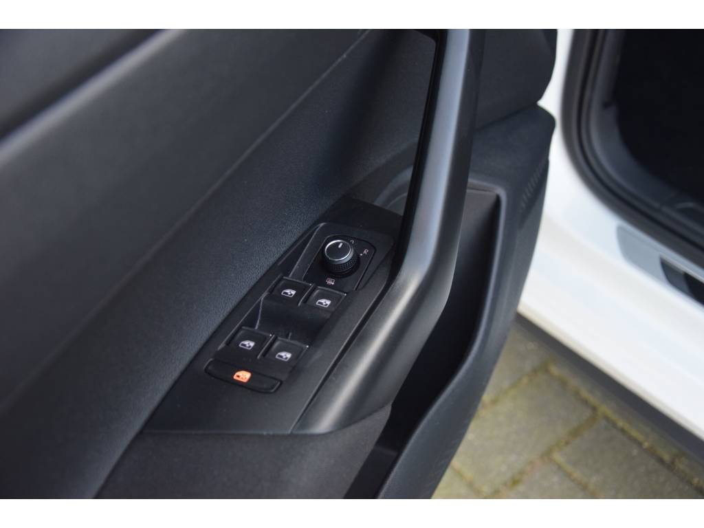 Volkswagen Polo 2.0TSI GTI LED/18 Inch/PDC/Carplay